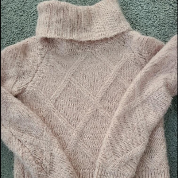 Pink turtleneck sweater - Picture 2 of 2